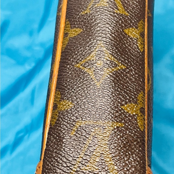 Louis Vuitton Monogram Marly Dragonne Wristlet With COA in VGC - Picture 12 of 13